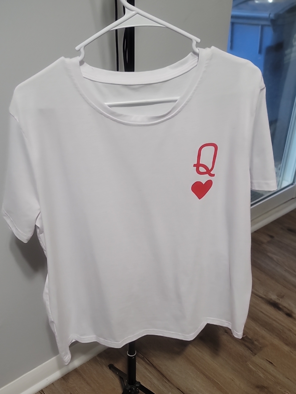 White Queen of Hearts Graphic Tee - White/Red
